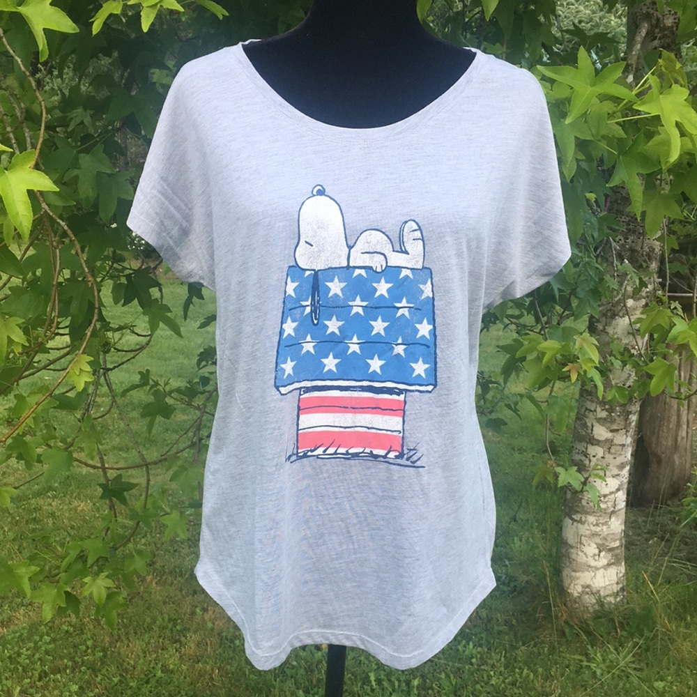 Snoopy On His Stars And Stripes Dog House Tee!